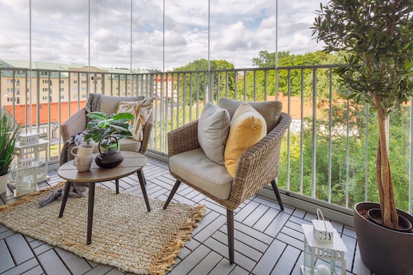 塑木地板適合安裝在哪裡：陽台塑木地板