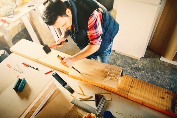 木作衣櫃需要木工師傅現場施工