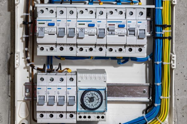 家用配電箱零件：漏電斷路器與無熔絲開關