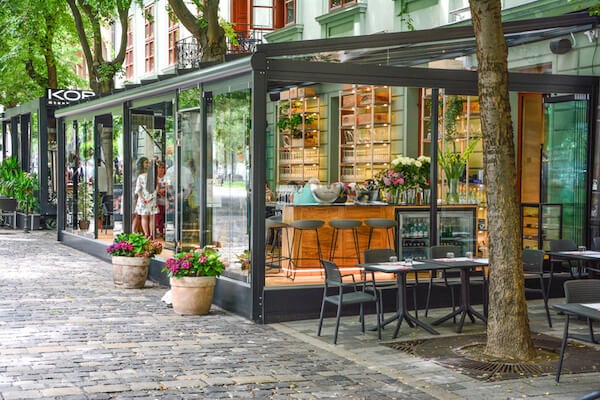 1.大面積落地窗