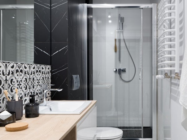 2.以淋浴間取代浴缸