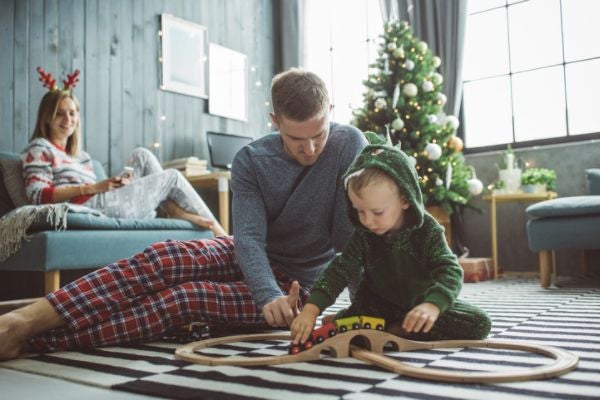 地上鋪地墊規劃為兒童遊戲區