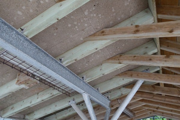 以H型鋼補強樓板與大樑