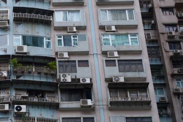 大樓的窗型冷氣預留口