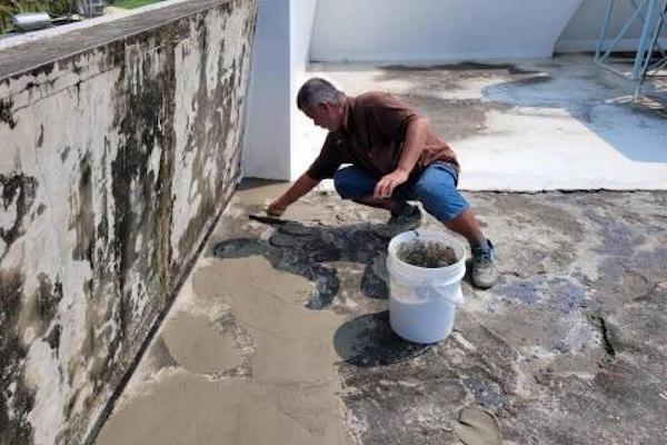 修補屋頂水泥裂縫