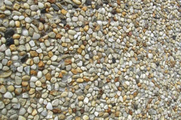 洗石子、抿石子之間的主要差異是顆粒感