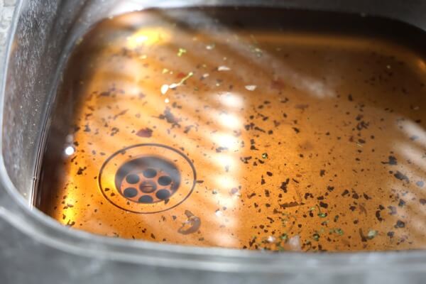 廚房排水管疏通費用：堵塞的廚房水槽