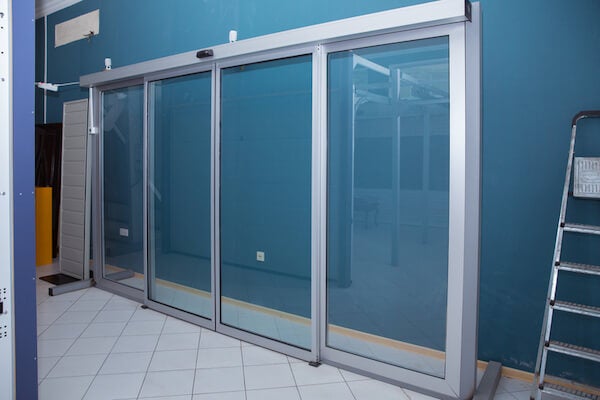 待安裝的玻璃自動門