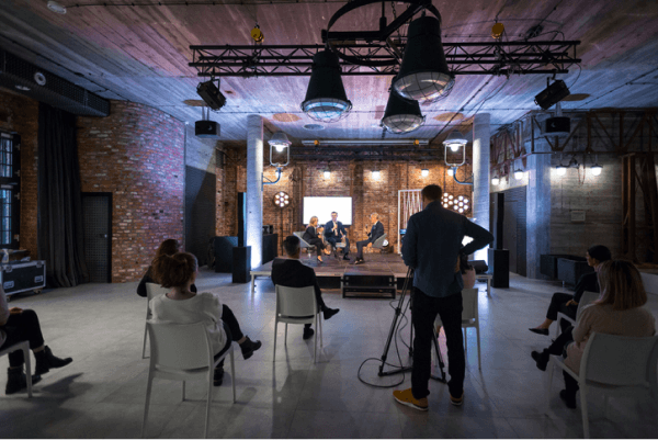 舞台背幕（Backdrop）