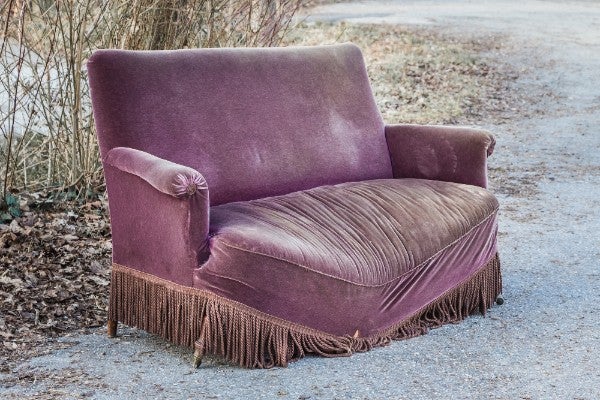 沙發泡綿內材塌陷，無法提供足夠腰部支撐