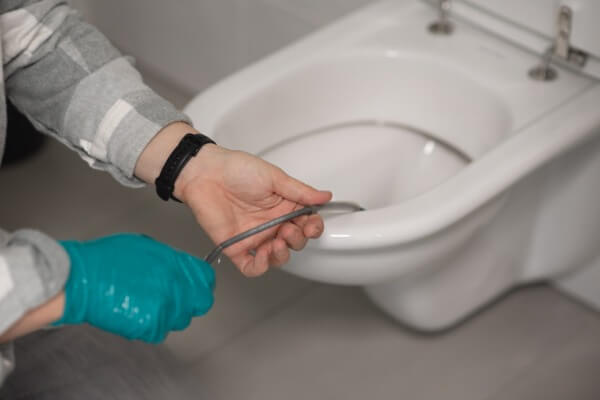 通馬桶費用：專業師傅通馬桶