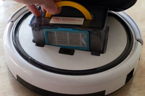 更換掃地機器人電池