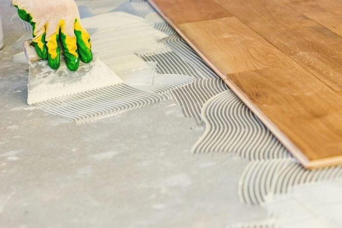 塗膠式塑膠地板施工