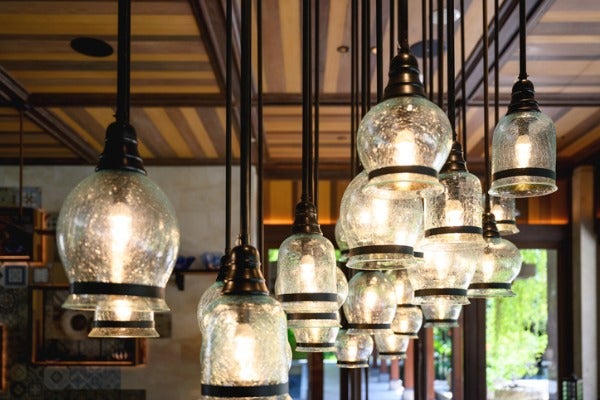 玻璃吊燈費用：玻璃吊燈