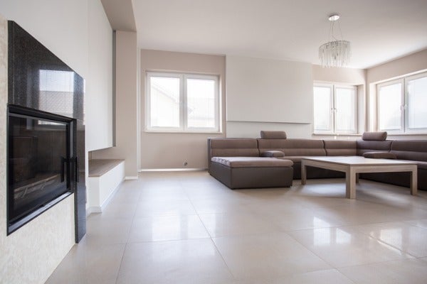 ▲半拋光石英磚地板