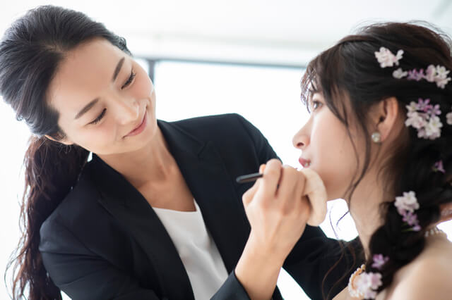 新秘負責設計新娘造型