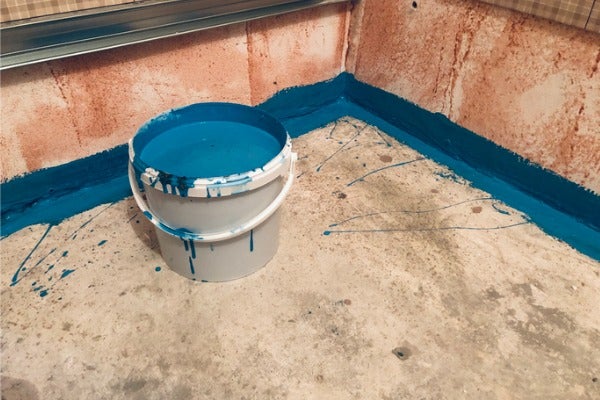 老舊浴室建議重做防水層