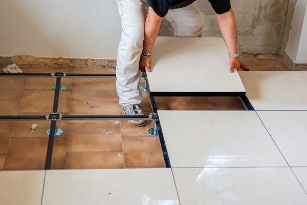 鋁合金高架地板施工方式：高架地板安裝工程