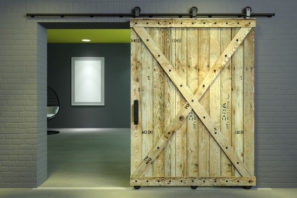 ▲工業風裝潢中常使用的穀倉門也屬於懸吊式拉門