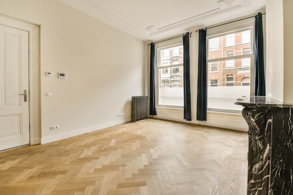 如何挑選超耐磨木地板：魚骨拼法的鋪工費用較高