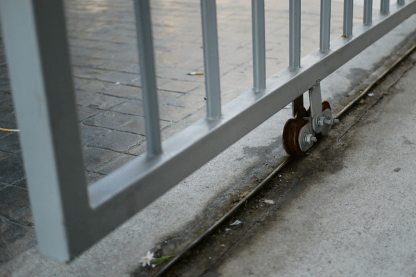 伸縮門維修流程