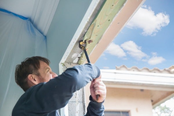 鋁門窗拆除流程-打除窗框