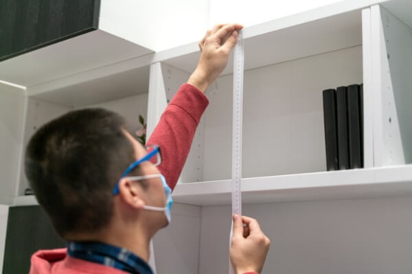 確認新住處的空間與系統櫃的尺寸