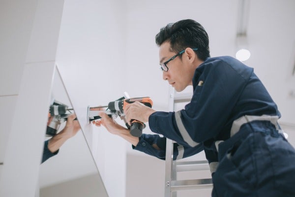 安裝監視器與周圍設備