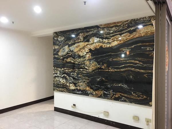 黑中帶黃大理石電視牆