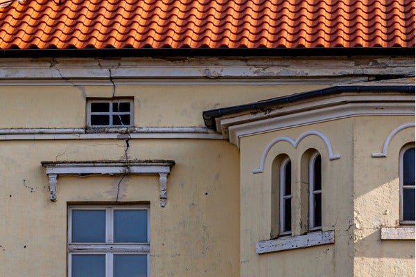 防水打針價錢：外牆裂縫造成漏水