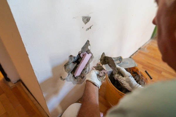 修補牆身石屎剝落