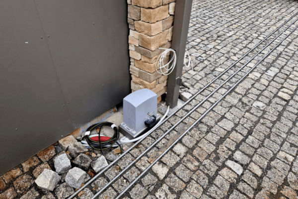 伸縮門零件維修費用