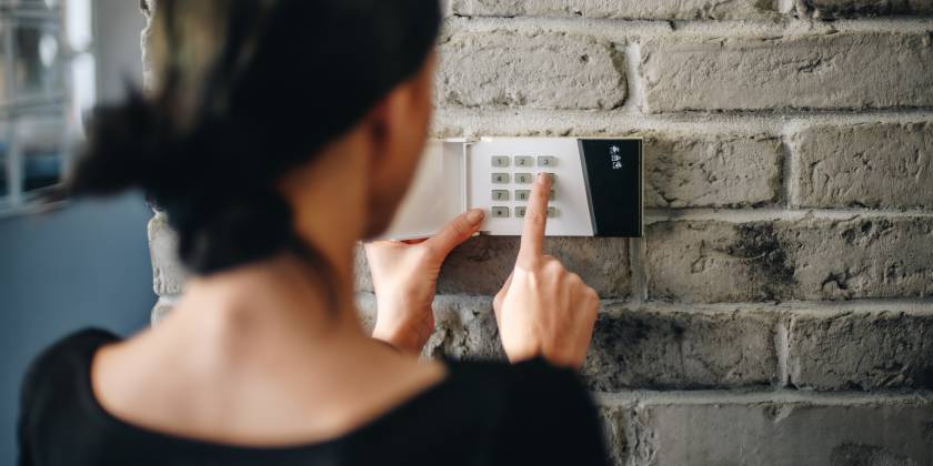 setting alarm on house