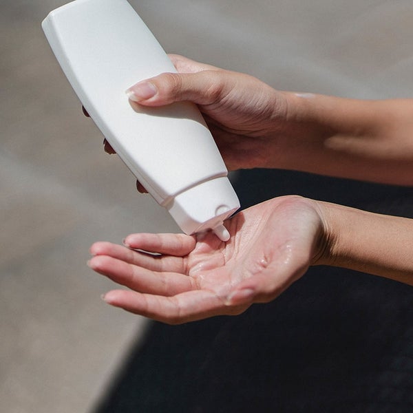 Advice on how to choose, apply and store sunscreen 