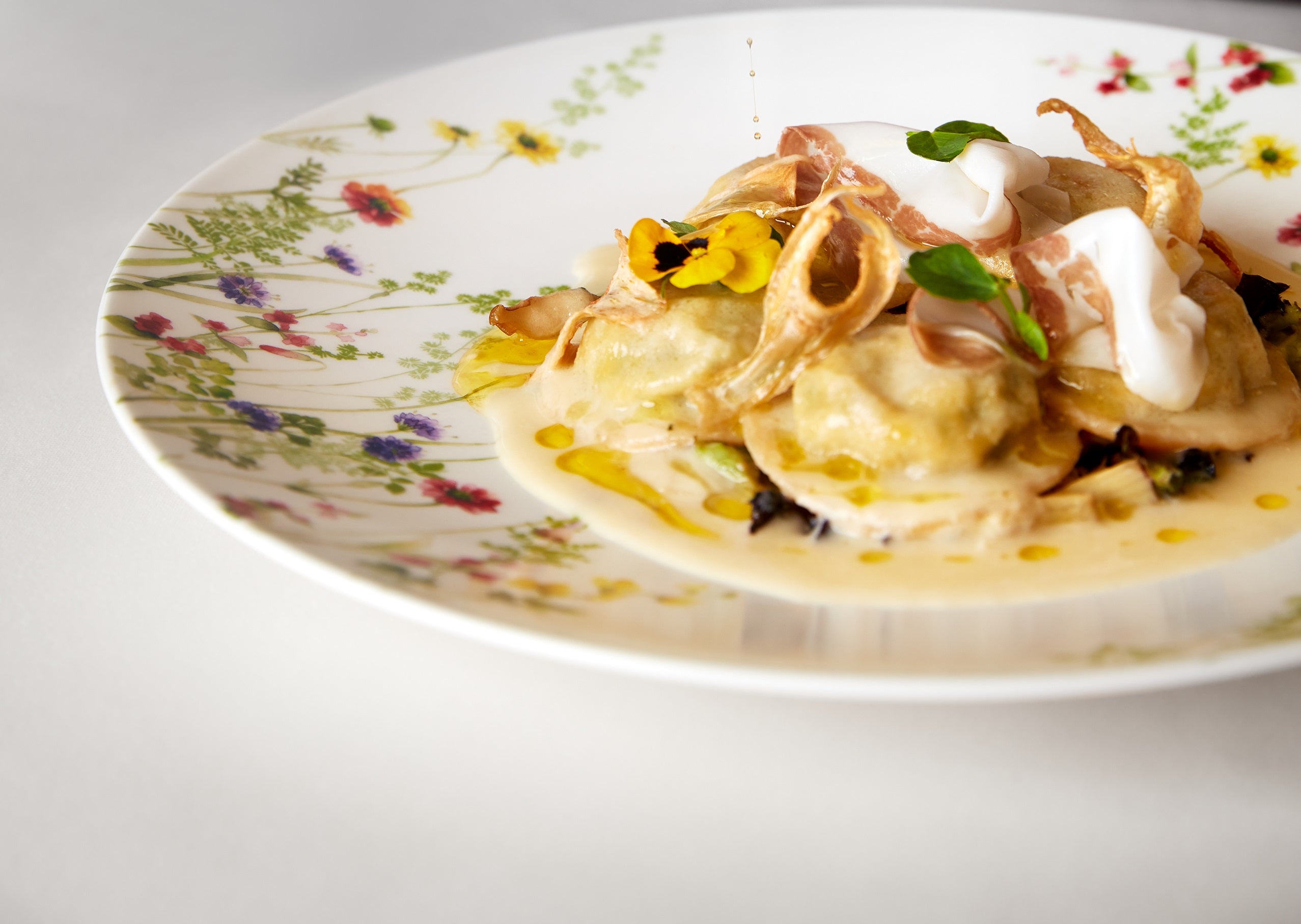 Enjoy 10% off at Four Seasons Hotel Hong Kong - The Lounge