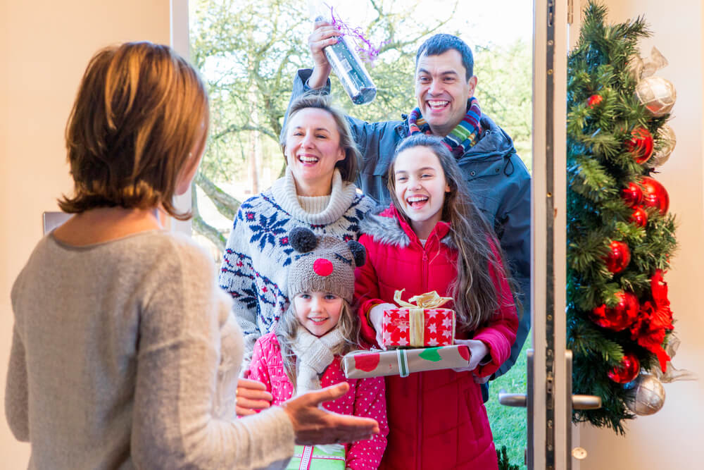 4 Ways your family can give back this holiday season