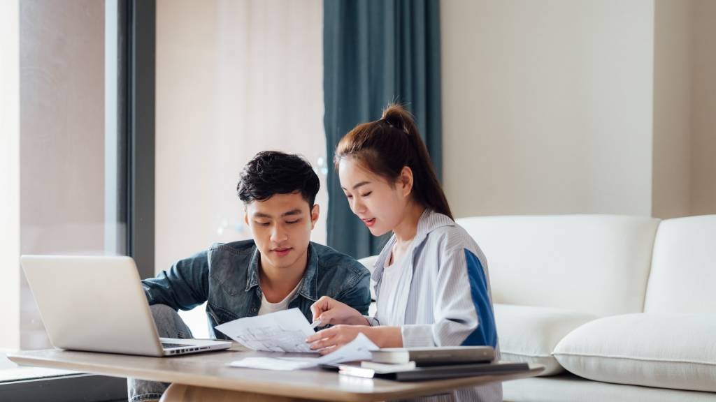 Couple calculate the cost of insurance premium