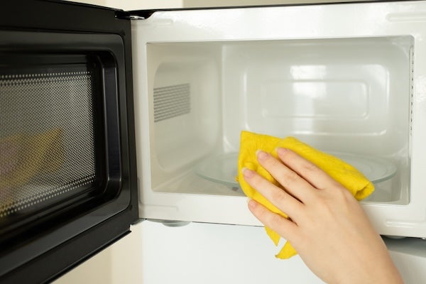 為什麼需要定期清潔微波爐?