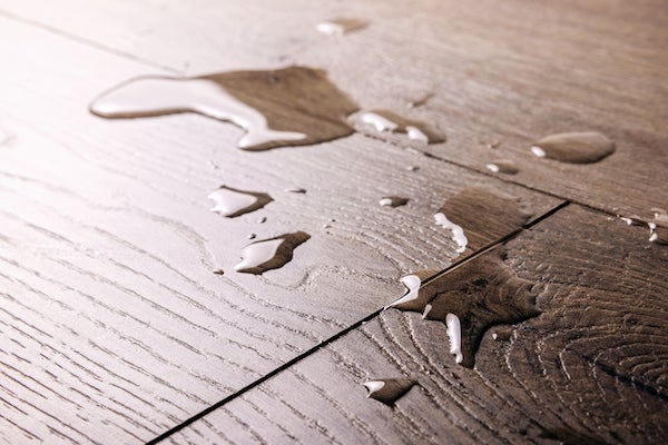 防水木地板比較，4種地板防水效果解析