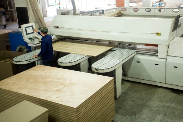 ▲系統家具的板材與各式零件皆會在家具工廠統一生產