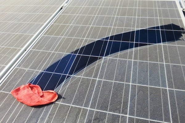 太陽能板的髒污從哪來？