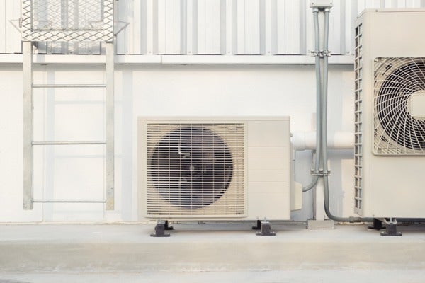 安裝於地面需搭配落地架