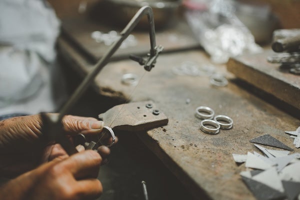 婚戒訂做全攻略：專櫃購買 vs 專櫃訂製 vs 金工訂製