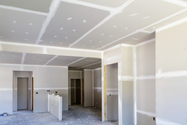 天花板、隔間牆等工程浩大的裝潢工程建議優先施作
