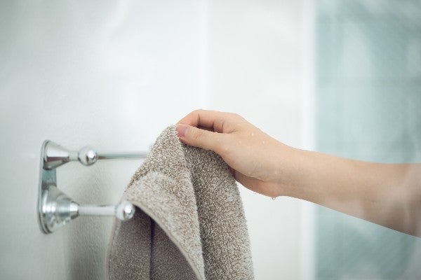 浴室應避免掛晾濕毛巾