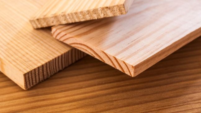 實木地板價格較高，具木材自然紋理