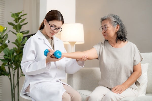 居家照護收費標準怎麼算?政府補助、健保給付與自費一次看 居家照護收費標準怎麼算?政府補助、健保給付與自費一次看