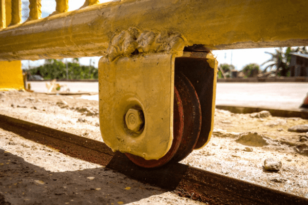 伸縮門輪子更換步驟