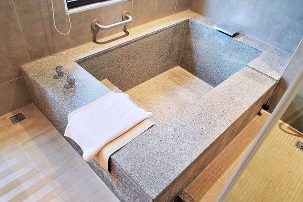 想在家泡湯?老屋衛浴改造成溫泉湯屋的「泥作砌磚浴缸」預算大公開! 想在家泡湯?老屋衛浴改造成溫泉湯屋的「泥作砌磚浴缸」預算大公開!