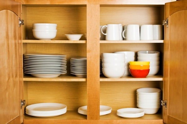 只留下常使用的廚具，可以保留更多廚房收納空間。
